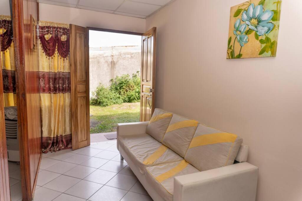 Apartamento Daly 3 Guapiles Luaran gambar